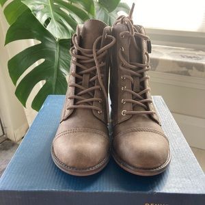 Denver Hayes BNIB fall boots